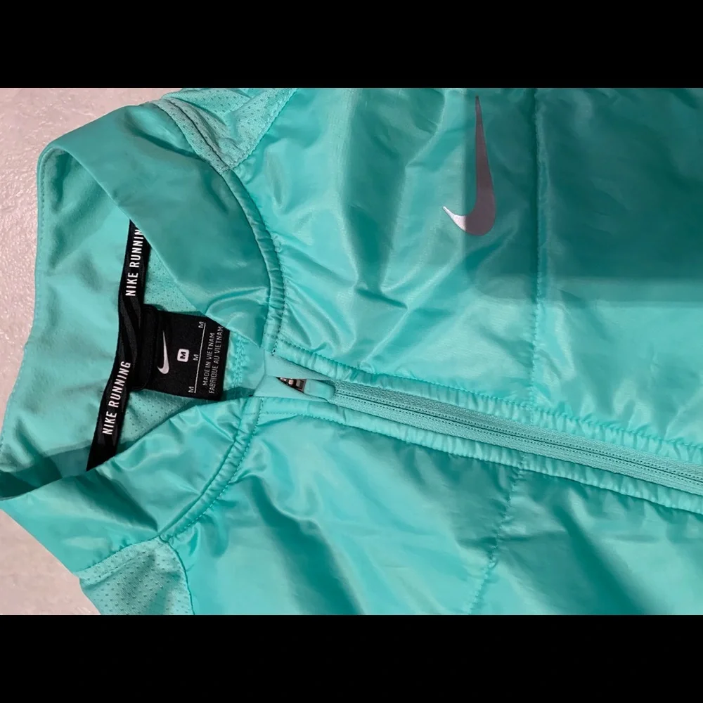 MINT GREEN -Nike rubbing vest - Picture 4 of 5